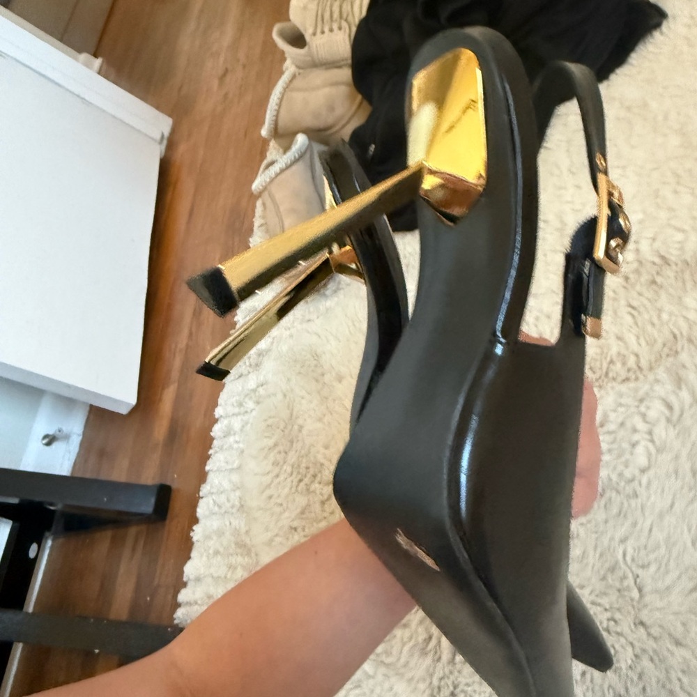 Steve Madden Black and Gold Slingback Heels - Picture 3 of 6